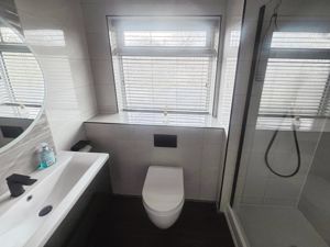 Shower room- click for photo gallery